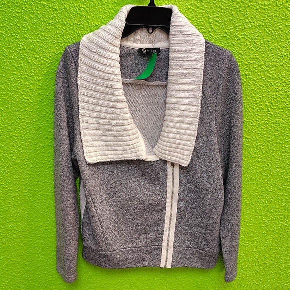3 Sisters Gray and Cream Sweater - Picture 1 of 3
